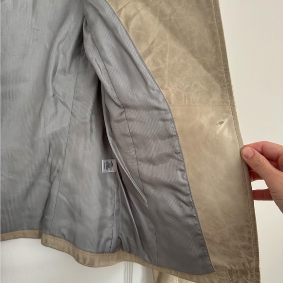 EUC. Banana Republic leather jacket / XS / genuine / distressed cream - Picture 5 of 11
